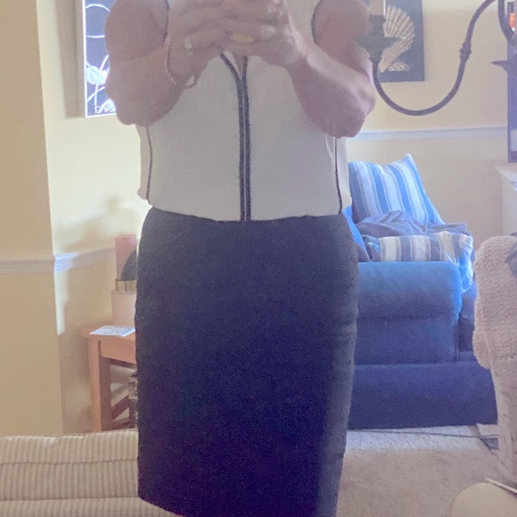 White House Black Market Skirt - Picture 7 of 9